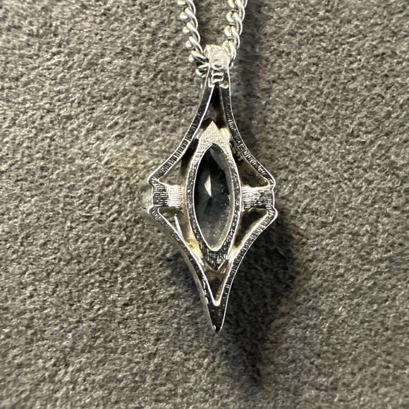 Vintage 1976 Avon Crystal Palace Icy Blue Marquise Rhinestone Pendant Necklace - Picture 4 of 7